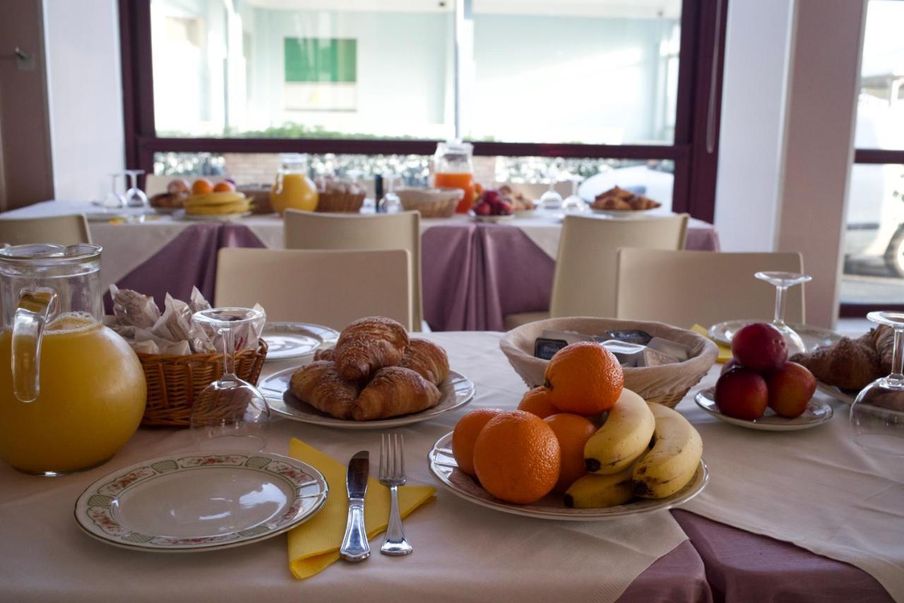 Hotel Spiaggia Villa Paola ベラーリア・イジェア・マリーナ エクステリア 写真